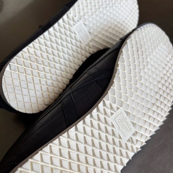 Onitsuka Tiger MEXICO 66 SD
GRAPHITE GREY
 1183B500 020  NEW!! 
UNISEX - Picture 7 of 7